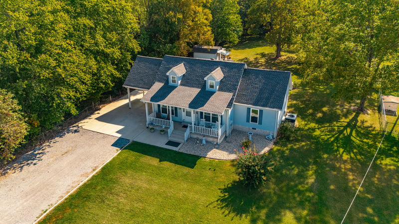 305 Paul Thompson Rd, Bethpage, TN 37022