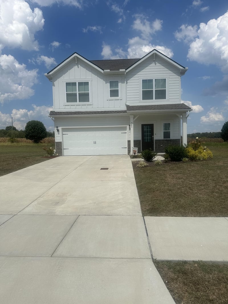 761 Emerson Ln, Westmoreland, TN 37186
