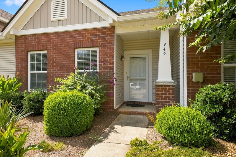 949 Seven Oaks Blvd, Smyrna, TN 37167