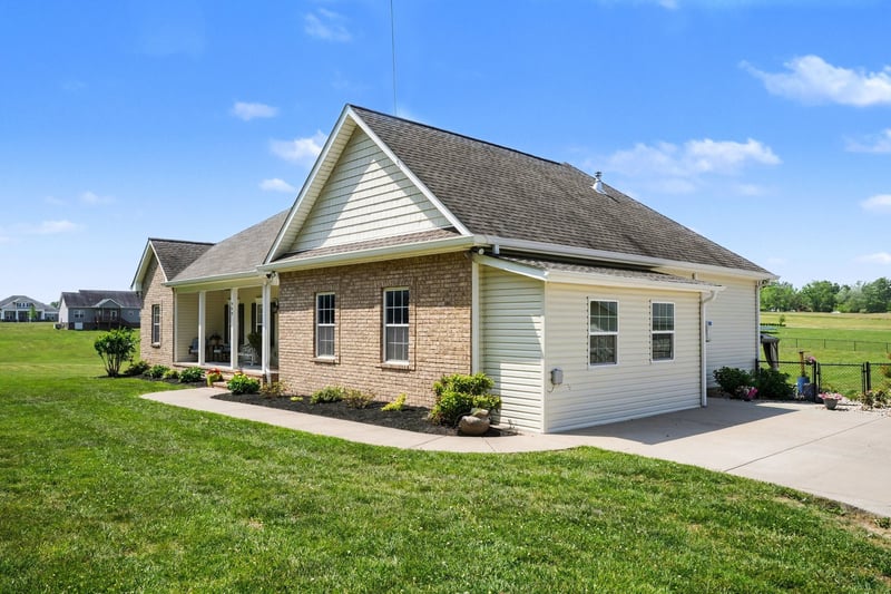 948 Goslin Branch Rd, Burns, TN 37029