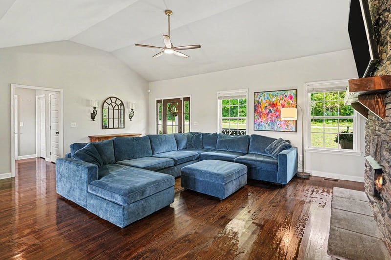 948 Goslin Branch Rd, Burns, TN 37029