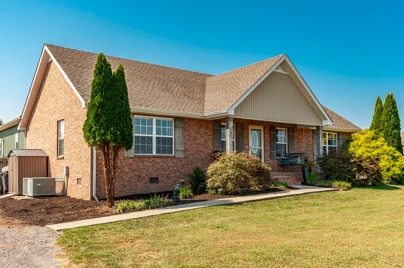 1008 Spire Way Dr, Castalian Springs, TN 37031