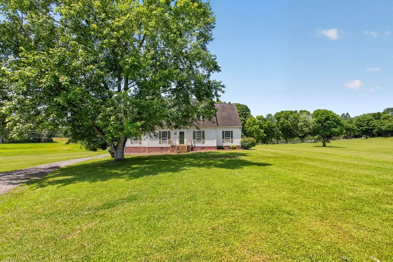 2558 S Mount Pleasant Rd, Greenbrier, TN 37073