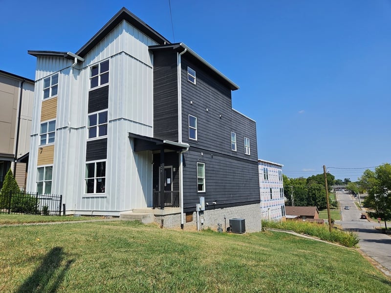 28 N Hill St, Nashville, TN 37210