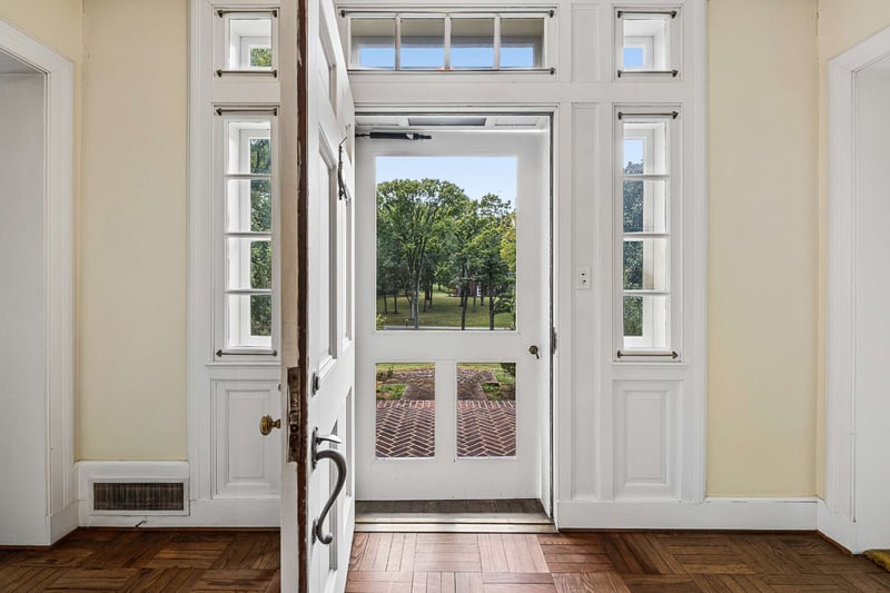 820 Overton Ln, Nashville, TN 37220