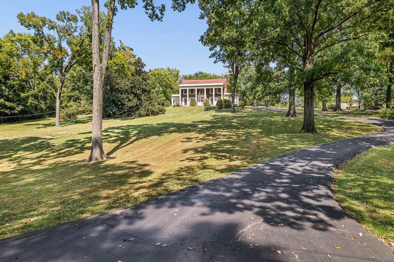 820 Overton Ln, Nashville, TN 37220