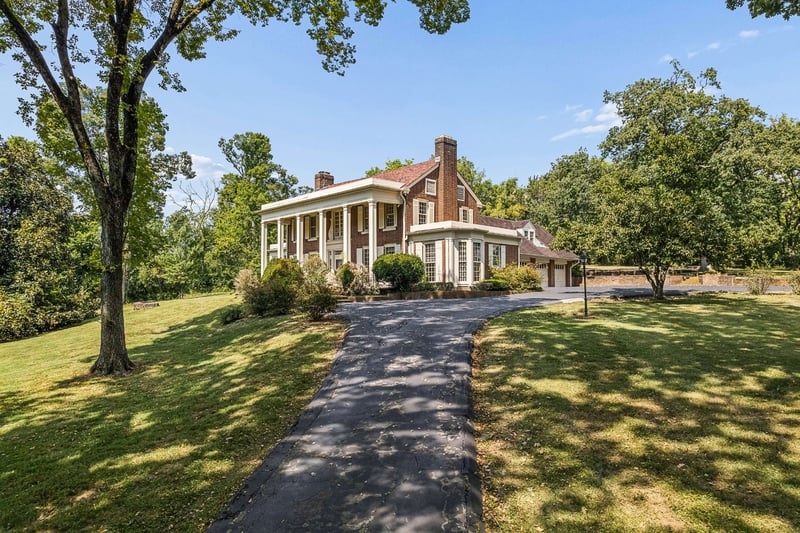 820 Overton Ln, Nashville, TN 37220