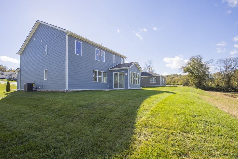 1560 Oak Springs Dr, Columbia, TN 38401