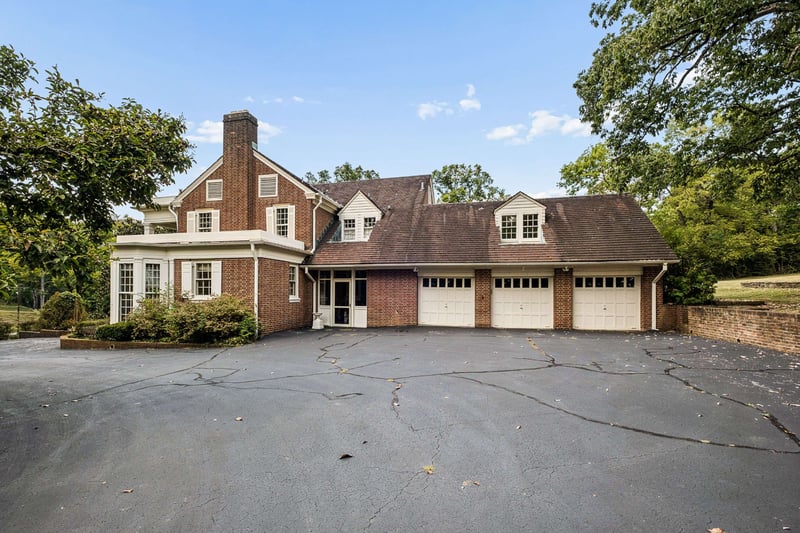 820 Overton Ln, Nashville, TN 37220