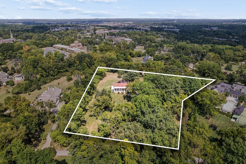 820 Overton Ln, Nashville, TN 37220
