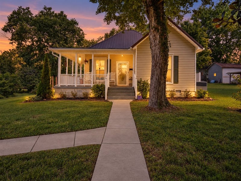 211 Riverside Dr, Columbia, TN 38401