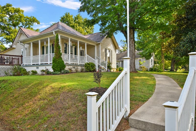 211 Riverside Dr, Columbia, TN 38401