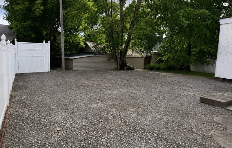 206 W College St, Dickson, TN 37055