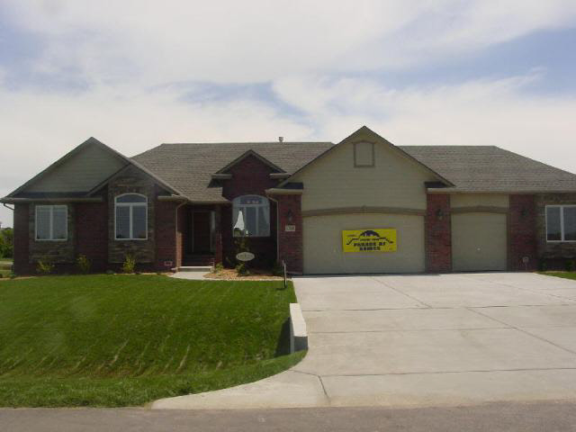 1713 Elk Ridge Ave, Wichita, KS 67052