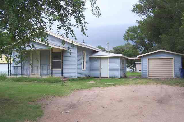 110 E Avenue A, Hutchinson, KS 67505