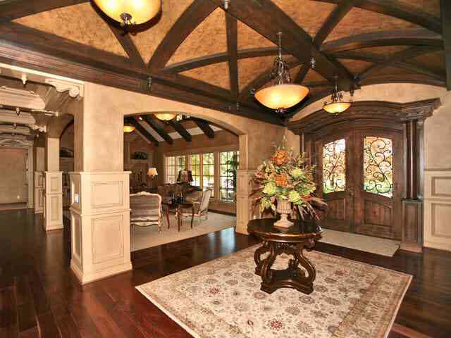 2048 Oak Creek Pkwy, Wichita, KS 67206