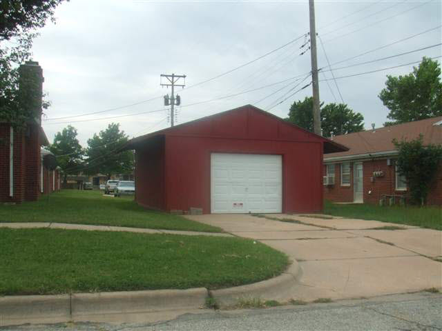 905 S Mission, Wichita, KS 67207