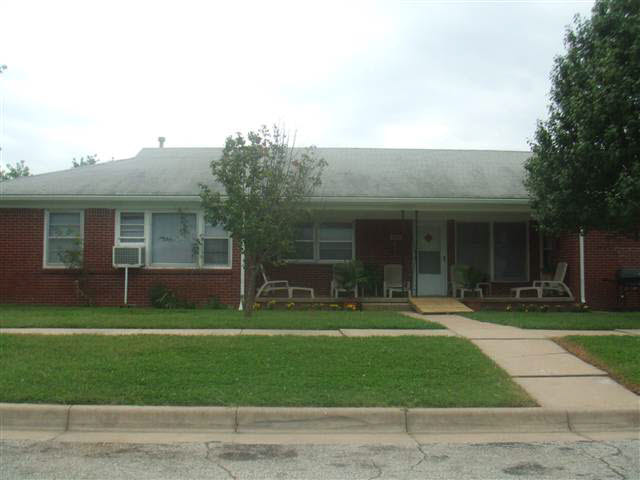 905 S Mission, Wichita, KS 67207