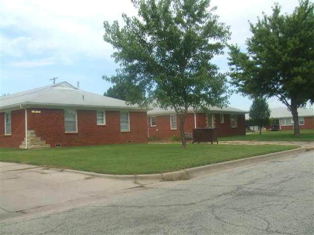 905 S Mission, Wichita, KS 67207