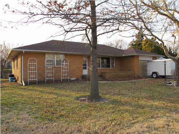 21 Glass Manor Ln, Hutchinson, KS 67505