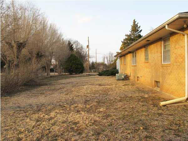 21 Glass Manor Ln, Hutchinson, KS 67505