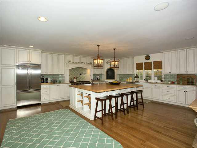 14 S Lakeside Blvd, Eastborough, KS 67207