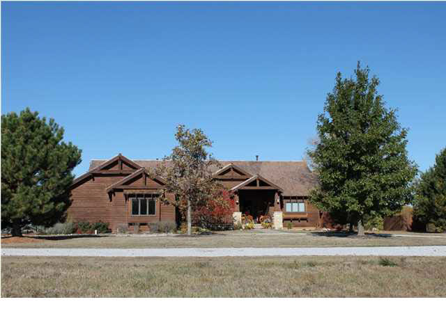 9301 N Woodlawn Ave, Valley Center, KS 67147