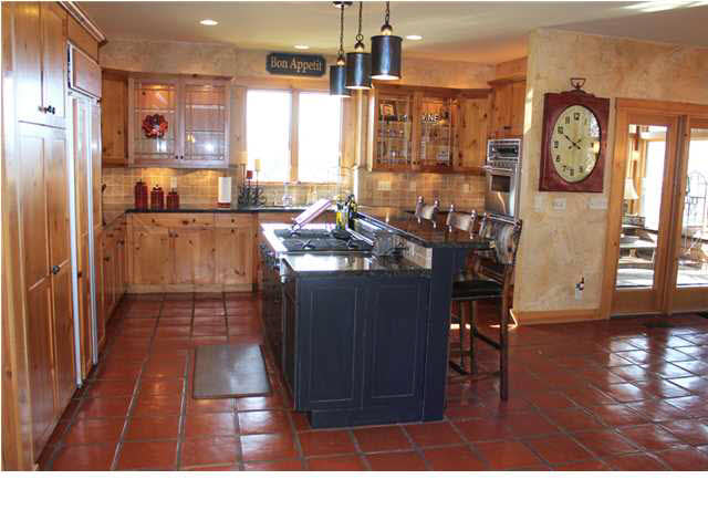 9301 N Woodlawn Ave, Valley Center, KS 67147