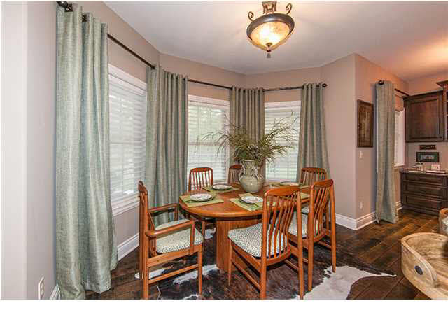 25 Willowbrook St, Eastborough, KS 67207