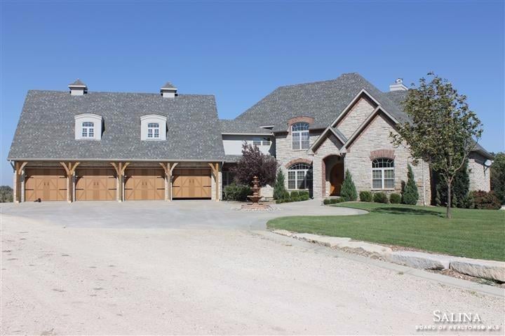 3059 Quail Creek Pl, Salina, KS 67401