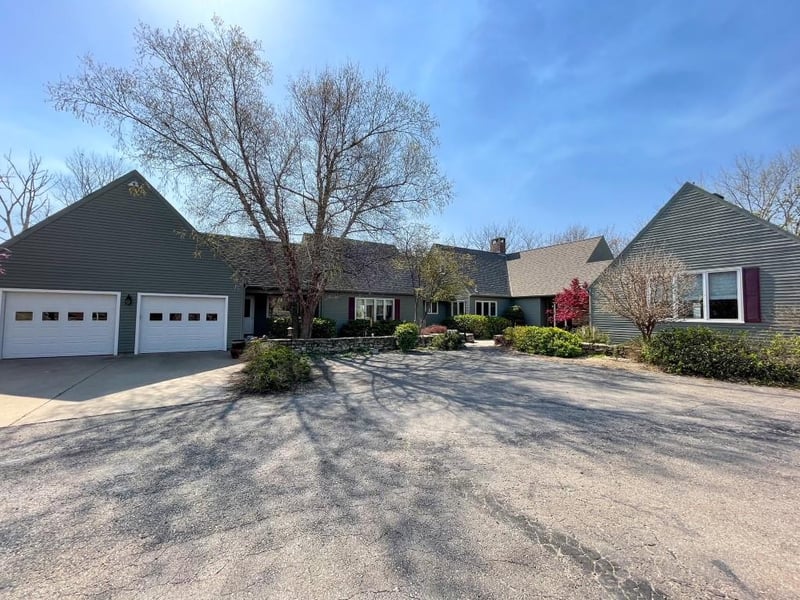 930 2500 Ave, Abilene, KS 67410