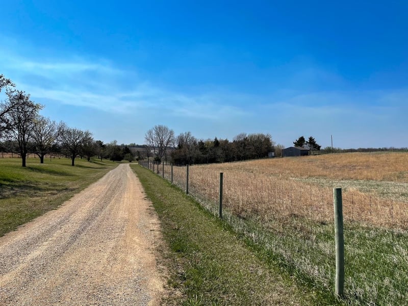 930 2500 Ave, Abilene, KS 67410
