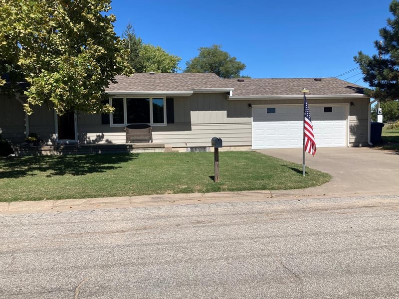 111 Knoche St, St John, KS 67576