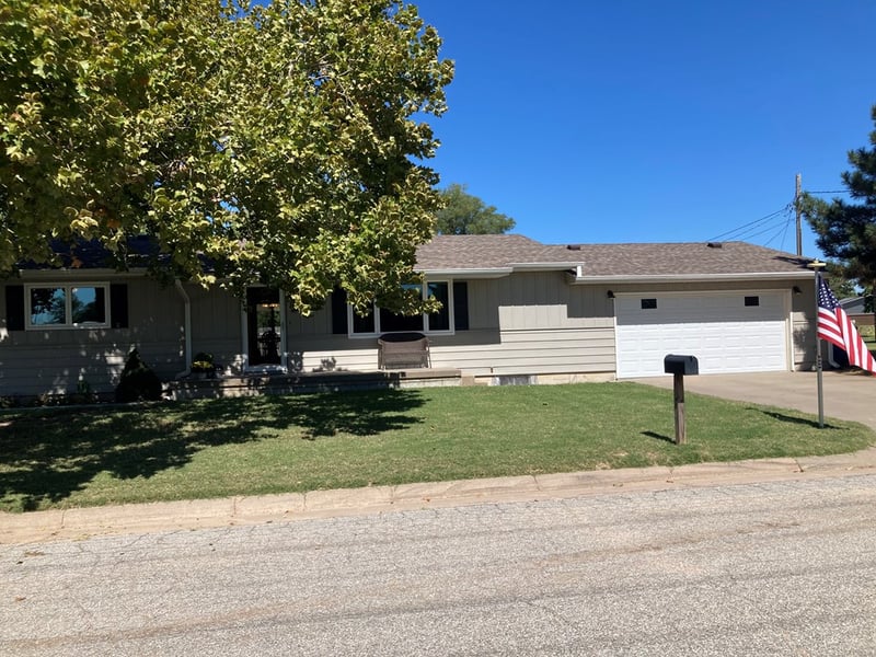 111 Knoche St, St John, KS 67576