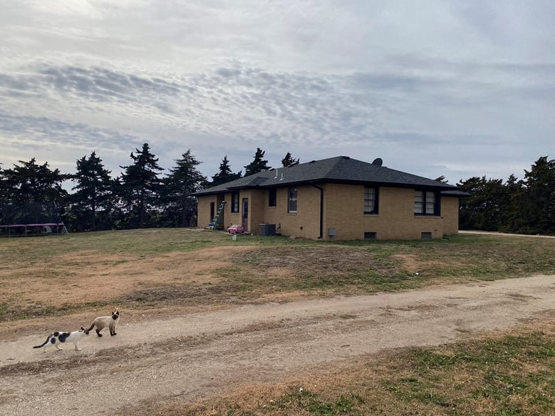 1825 Avenue G, Lyons, KS 67554