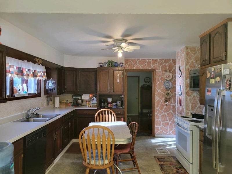 519 W 4th, Miltonvale, KS 67466