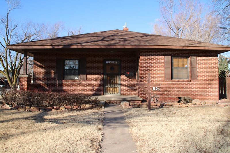 821 S St John, Lyons, KS 67554