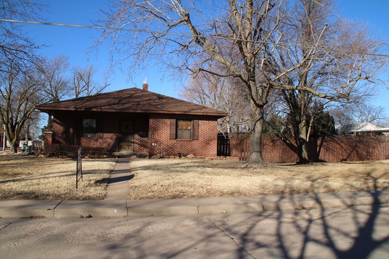 821 S St John, Lyons, KS 67554