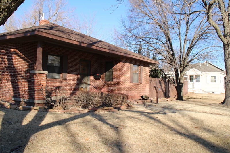 821 S St John, Lyons, KS 67554