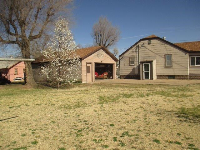 402 Briggs Ave, Kinsley, KS 67547