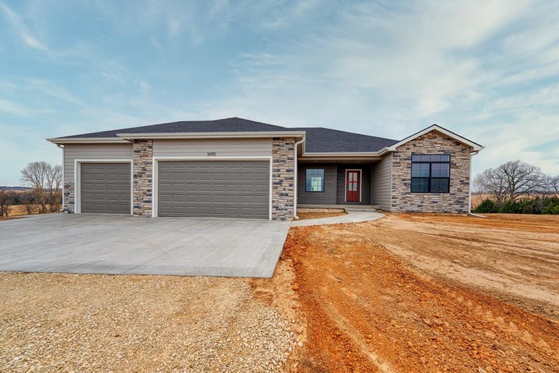 1690 Circle Ln, Bennington, KS 67422