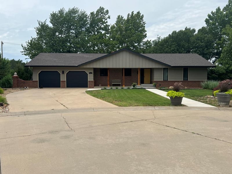 114 Centennial Ct, St John, KS 67576