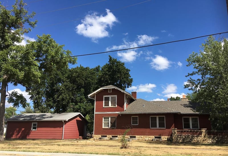 200 N Kennedy Ave, Ellinwood, KS 67526