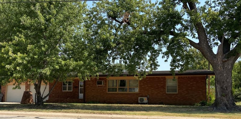 511 N Kennedy Ave, Ellinwood, KS 67526
