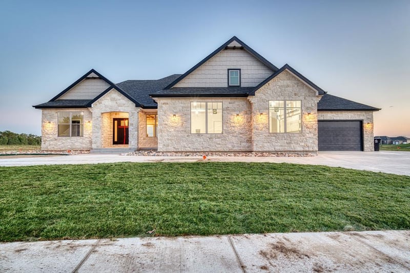 1418 North Shore Dr, Salina, KS 67401