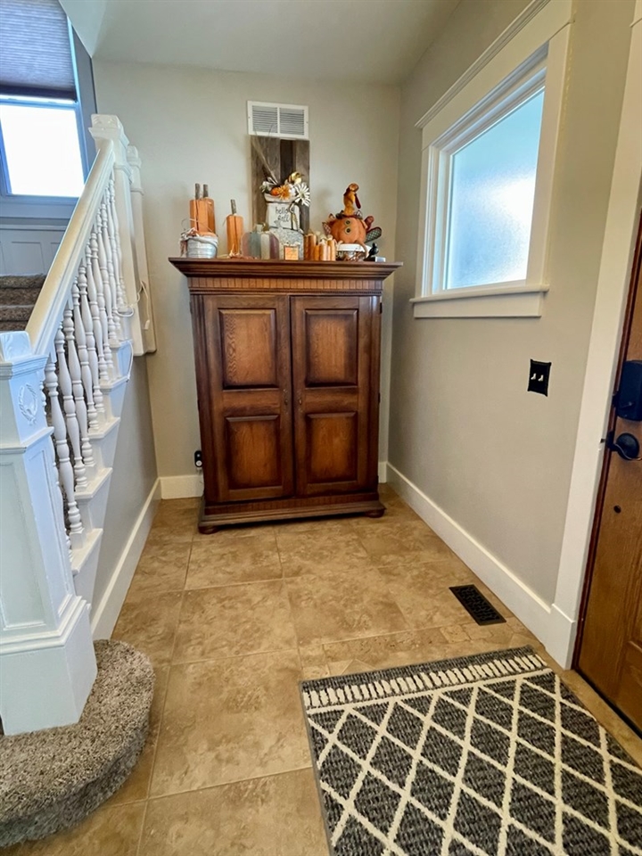 318 N West St, St John, KS 67576