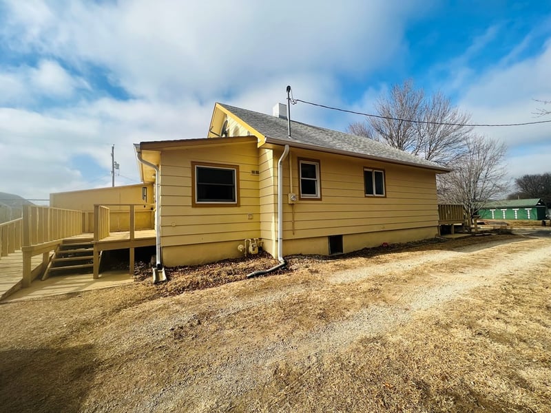 107 E Ash Ave, Miltonvale, KS 67466