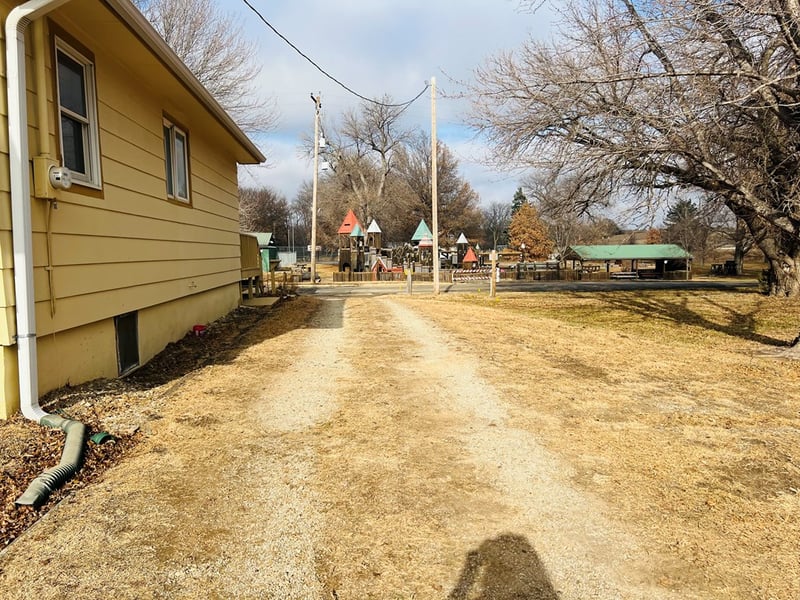 107 E Ash Ave, Miltonvale, KS 67466