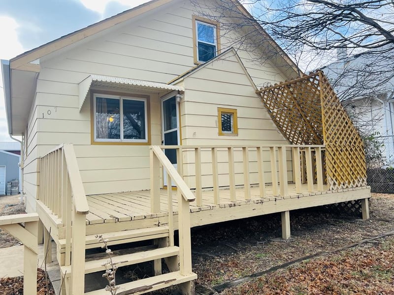 107 E Ash Ave, Miltonvale, KS 67466