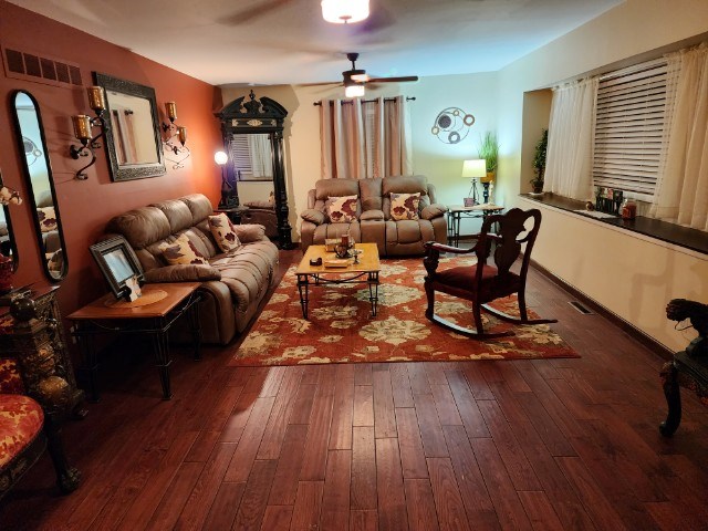 405 Pembroke Ln, Ellinwood, KS 67526